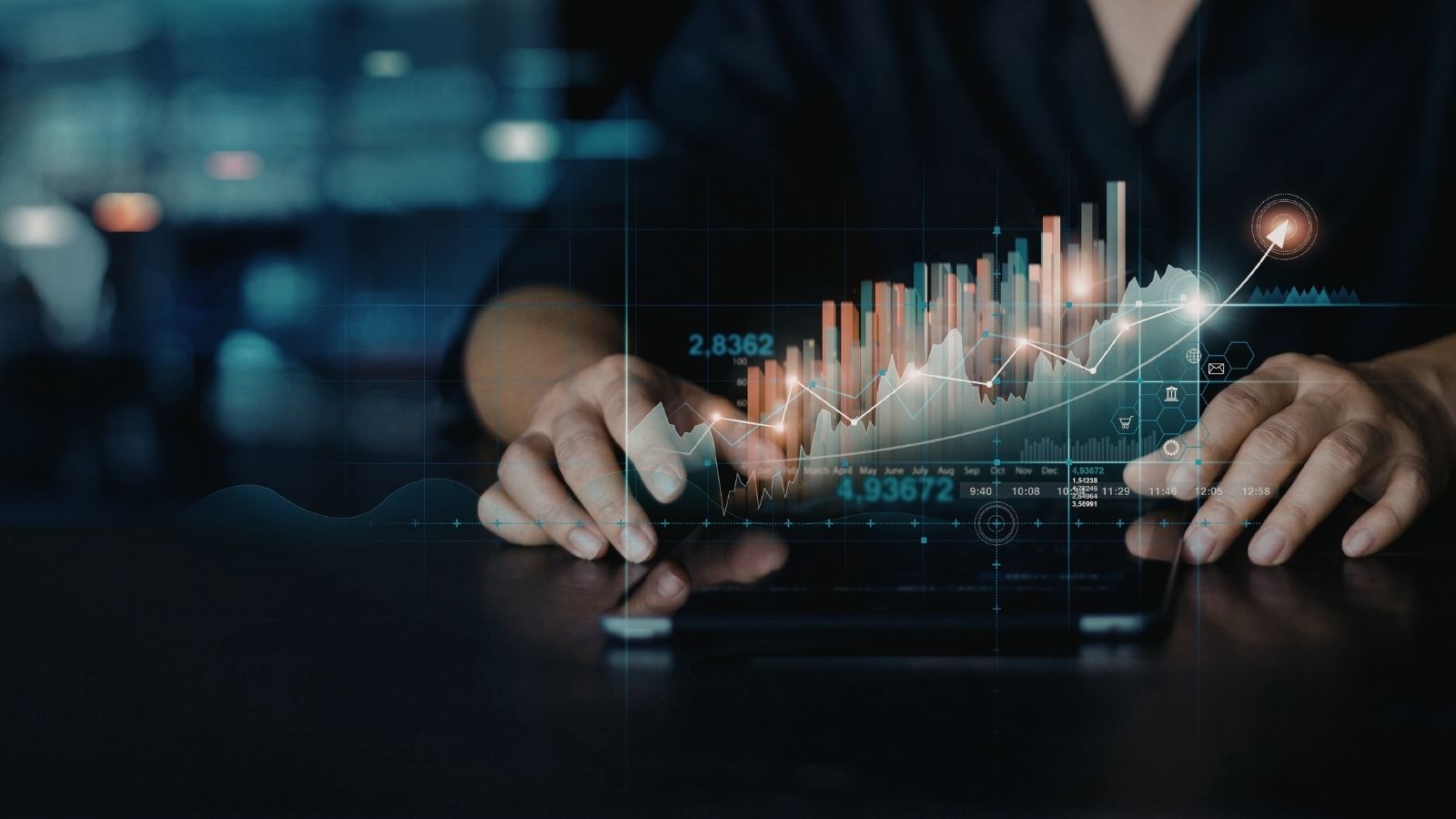 Équipe financière analysant un tableau de bord digital performant pour accélérer la transformation finance.